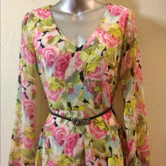 Vince Camuto Feminine Chiffon Floral Romper - Picture 2 of 4